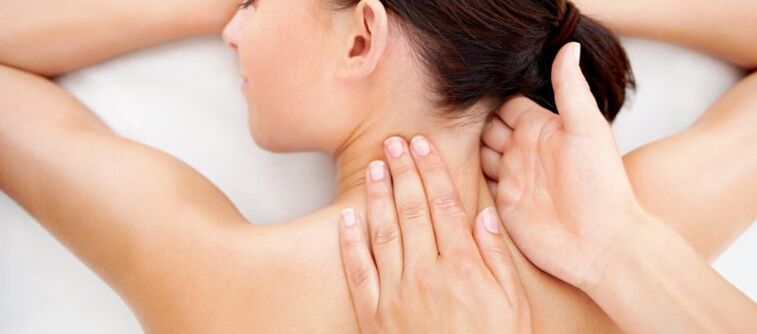 Realización de masaxes terapéuticas para a prevención da osteocondrose cervical