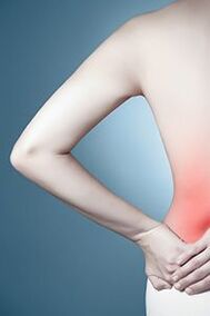 A dor constante do dolor na parte inferior das costas é a segunda etapa da osteocondrose
